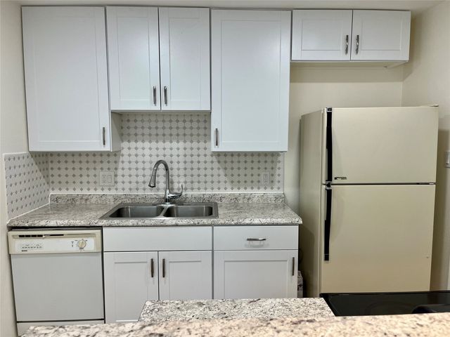 802 Kingswood Avenue, Richardson, TX 75080