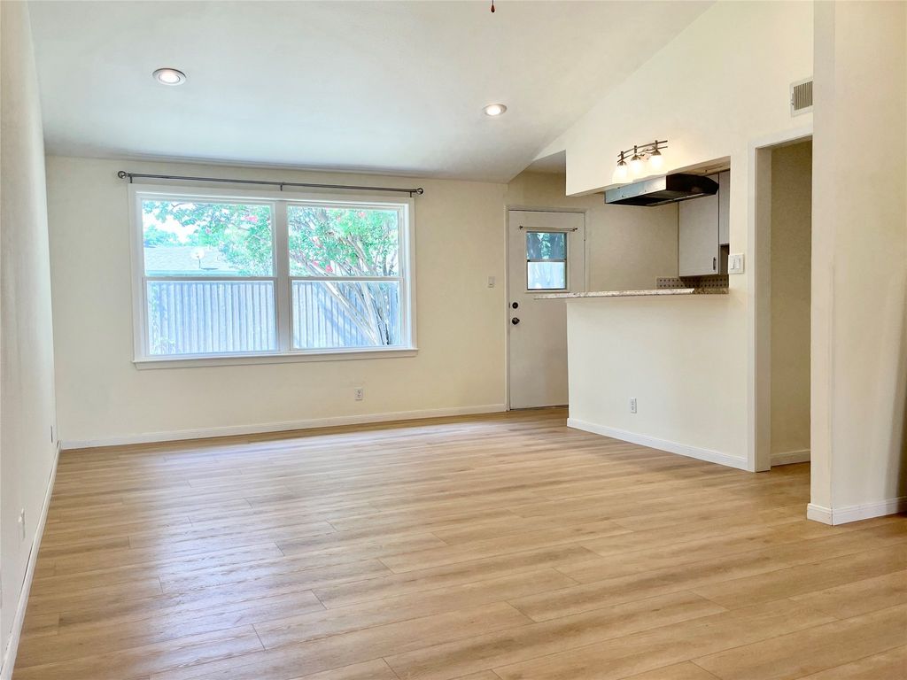 802 Kingswood Avenue, Richardson, TX 75080