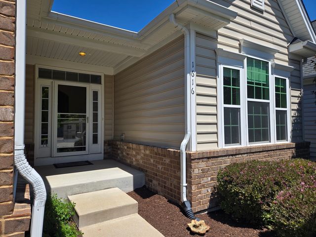 1616 Colchester Lane, Aurora, IL 60502