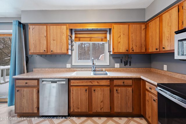 2722 Aurora Drive, Lansing, MI 48910