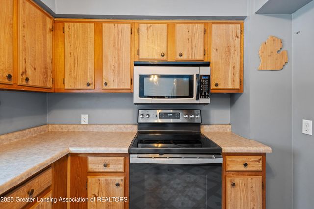 2722 Aurora Drive, Lansing, MI 48910