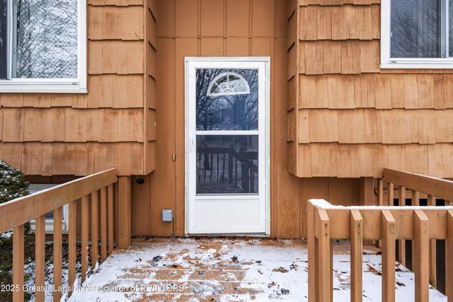 2722 Aurora Drive, Lansing, MI 48910