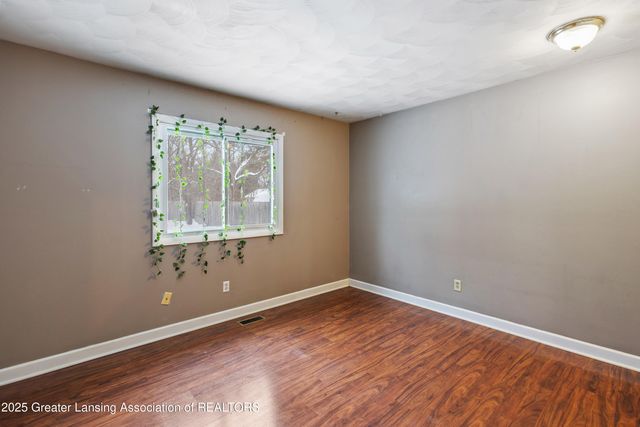 2722 Aurora Drive, Lansing, MI 48910