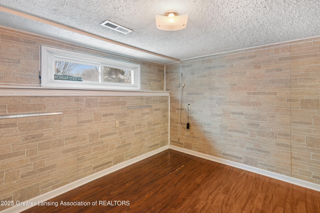 2722 Aurora Drive, Lansing, MI 48910