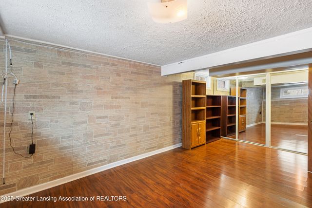 2722 Aurora Drive, Lansing, MI 48910