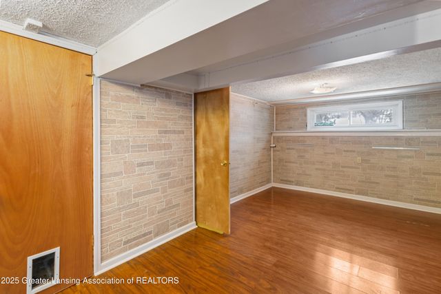 2722 Aurora Drive, Lansing, MI 48910