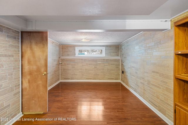 2722 Aurora Drive, Lansing, MI 48910