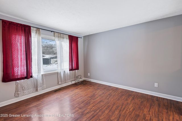 2722 Aurora Drive, Lansing, MI 48910