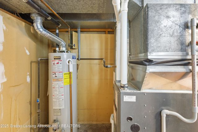 2722 Aurora Drive, Lansing, MI 48910