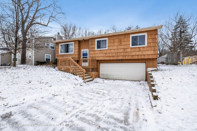 2722 Aurora Drive, Lansing, MI 48910