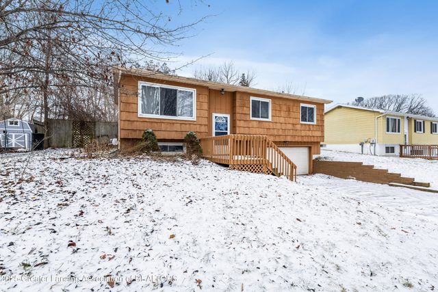 2722 Aurora Drive, Lansing, MI 48910