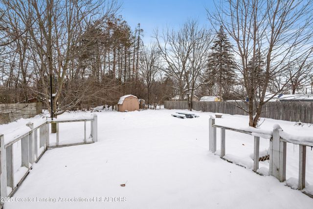 2722 Aurora Drive, Lansing, MI 48910