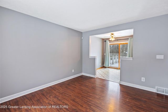 2722 Aurora Drive, Lansing, MI 48910