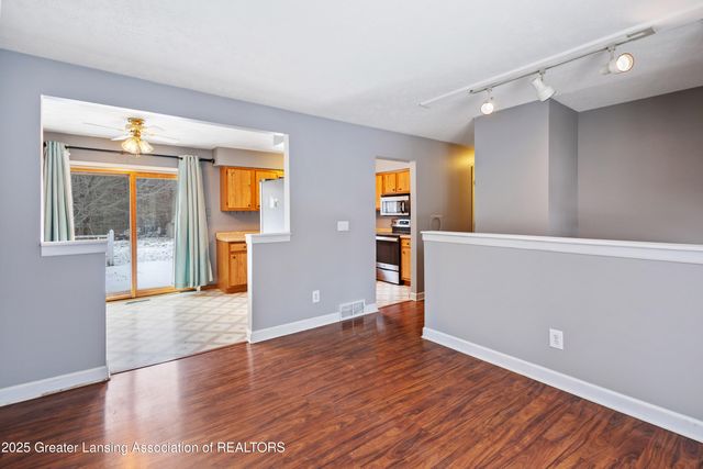 2722 Aurora Drive, Lansing, MI 48910