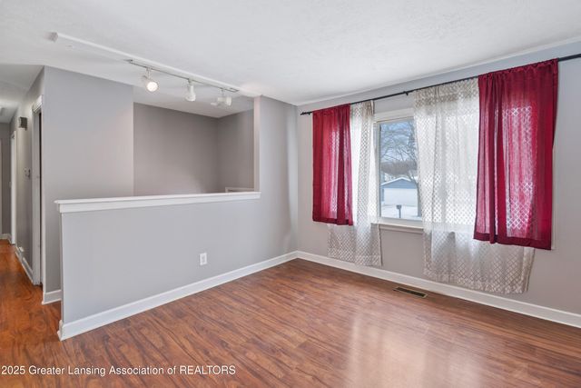 2722 Aurora Drive, Lansing, MI 48910