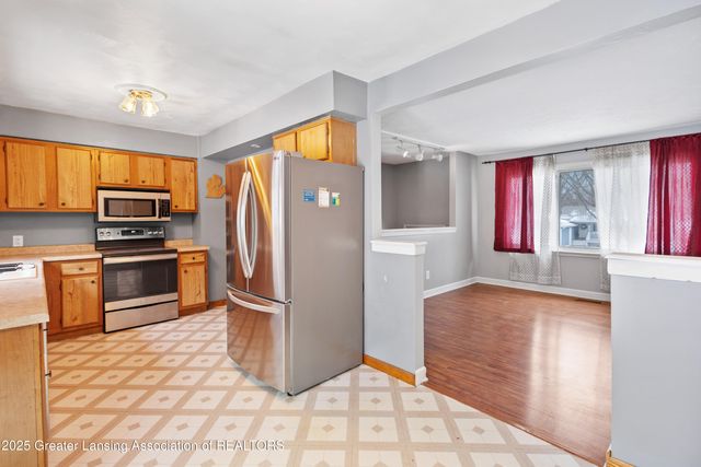 2722 Aurora Drive, Lansing, MI 48910