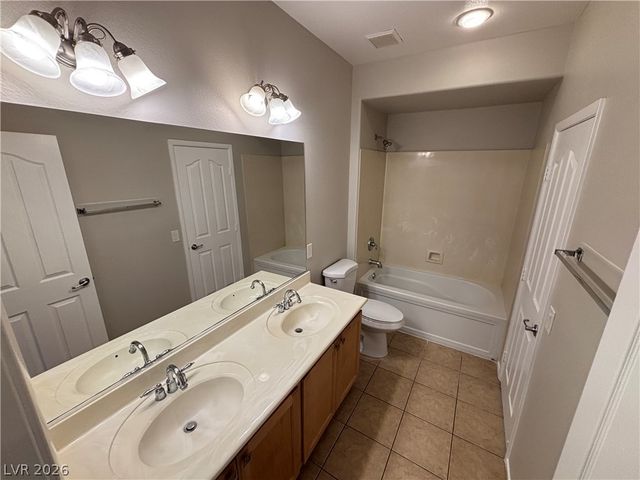 9218 Desert Heat Avenue, Las Vegas, NV 89178