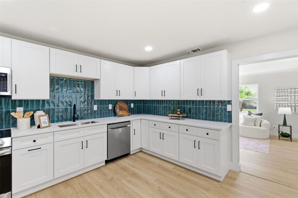 Image 12 of property listing at 3593 BENSON AVENUE N, St Petersburg, FL 33713