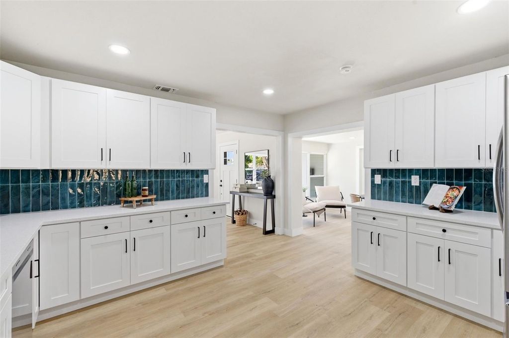 Image 15 of property listing at 3593 BENSON AVENUE N, St Petersburg, FL 33713