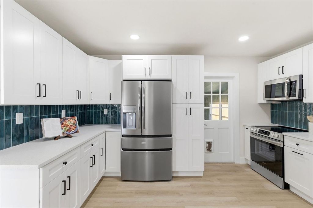 Image 16 of property listing at 3593 BENSON AVENUE N, St Petersburg, FL 33713