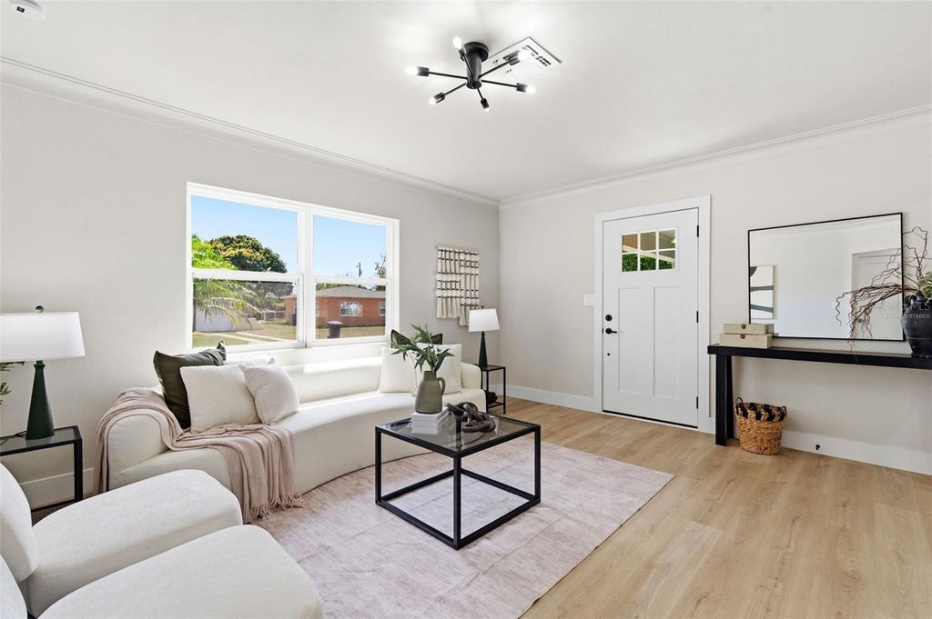 Image 6 of property listing at 3593 BENSON AVENUE N, St Petersburg, FL 33713