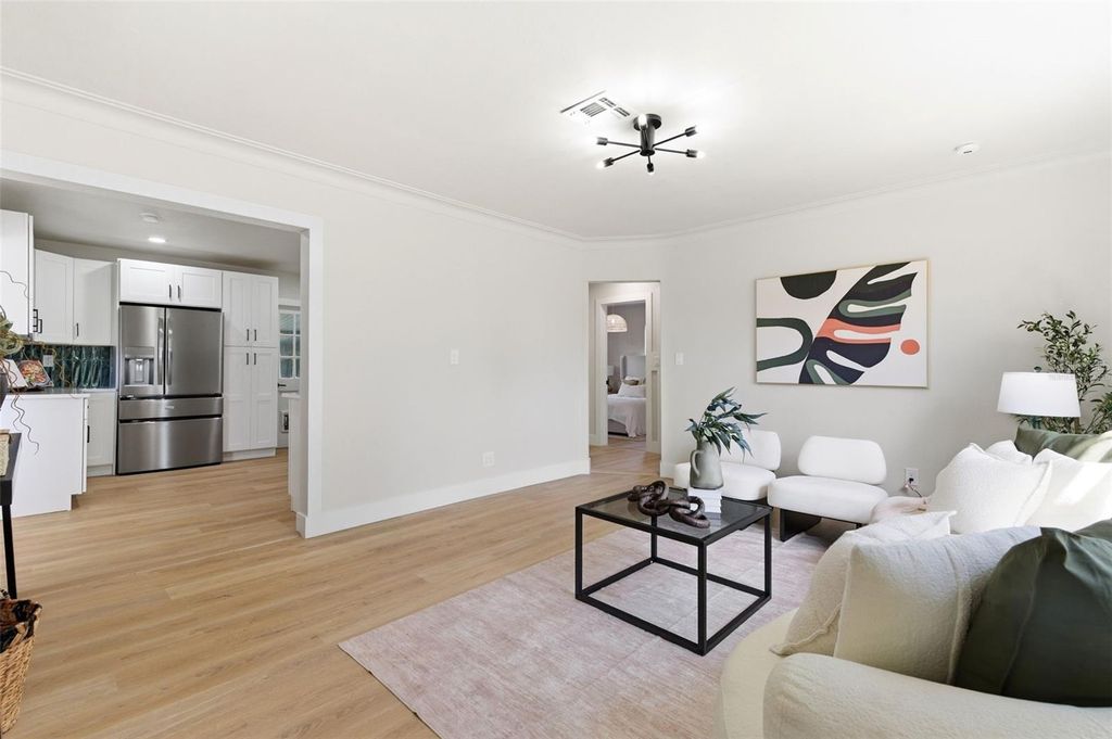 Image 7 of property listing at 3593 BENSON AVENUE N, St Petersburg, FL 33713