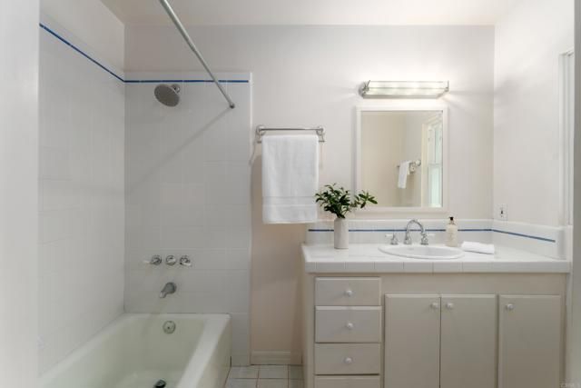 1381 W Muirlands Drive, La Jolla (san Diego), CA 92037