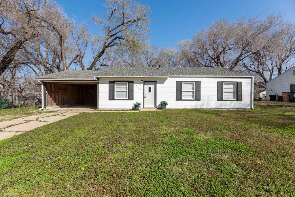 6566 N East Park View St, Park City, KS 67219