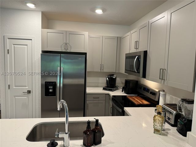 142 SE 5th Ct, Deerfield Beach, FL 33441