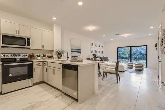 142 SE 5th Ct, Deerfield Beach, FL 33441
