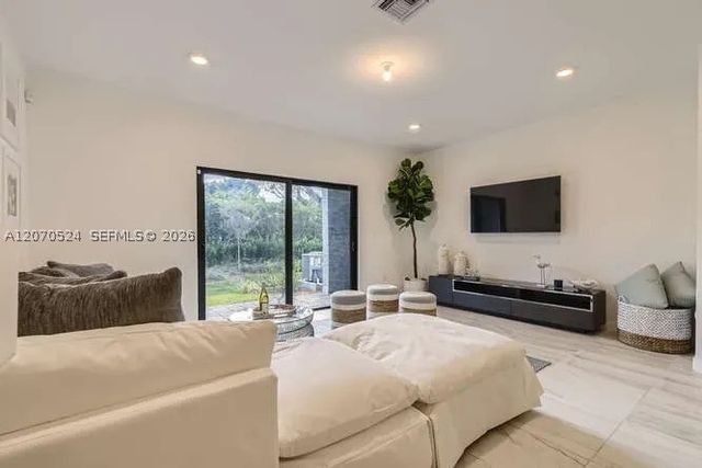 142 SE 5th Ct, Deerfield Beach, FL 33441