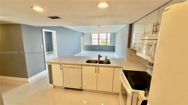 1351 NE Miami Gardens Dr 422E, Miami, FL 33179