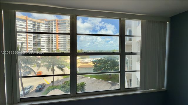 1351 NE Miami Gardens Dr 422E, Miami, FL 33179