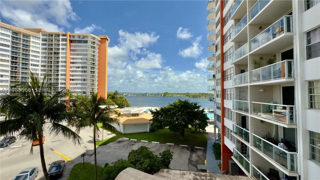 1351 NE Miami Gardens Dr 422E, Miami, FL 33179