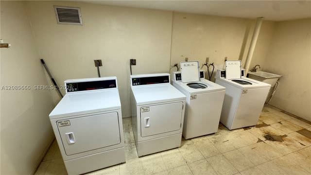 1351 NE Miami Gardens Dr 422E, Miami, FL 33179