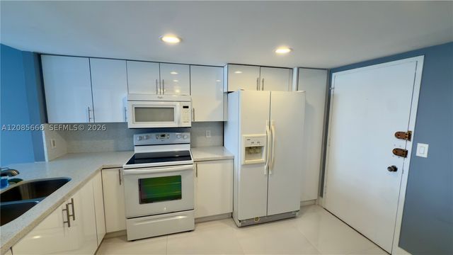 1351 NE Miami Gardens Dr 422E, Miami, FL 33179