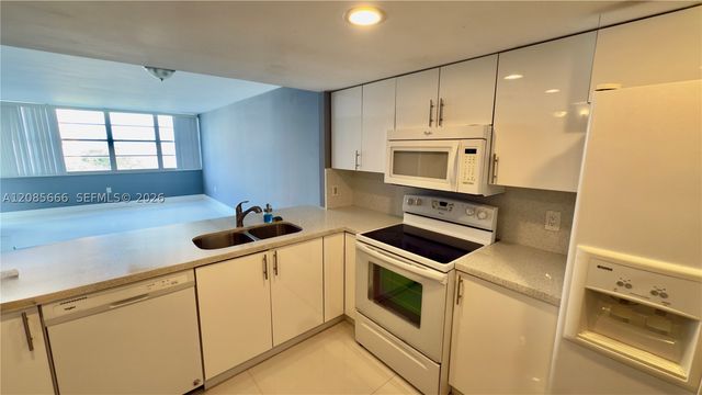 1351 NE Miami Gardens Dr 422E, Miami, FL 33179