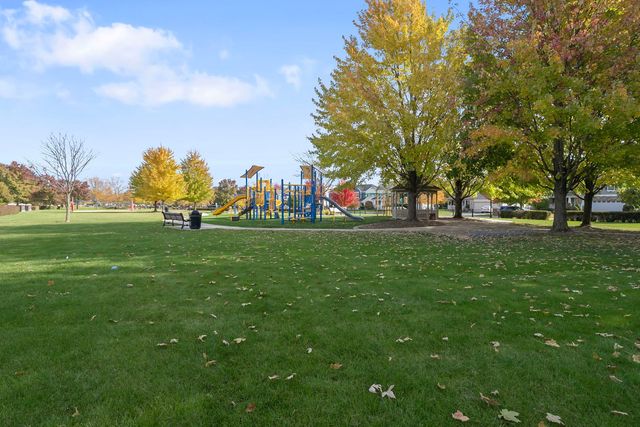 865 Sterling Heights Drive, Antioch, IL 60002