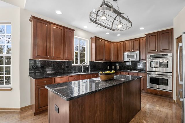 865 Sterling Heights Drive, Antioch, IL 60002