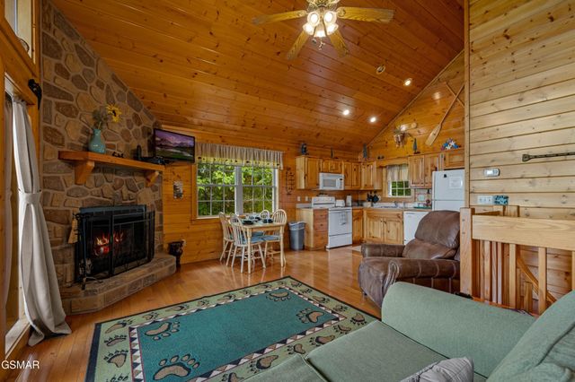 3813 Glenview Way, Sevierville, TN 37862