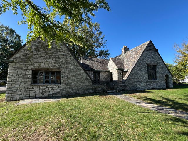 400 W Maple Street, Nicholasville, KY 40356