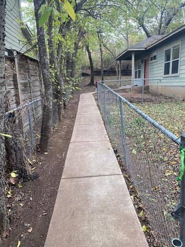 4704 Ledesma RD A & B, Austin, TX 78721