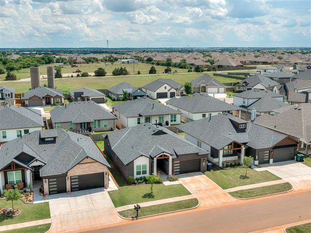 8012 NW 152nd Terrace, Edmond, OK 73013
