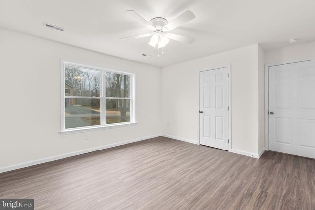 24 BREEZY HILL DR, Stafford, VA 22556