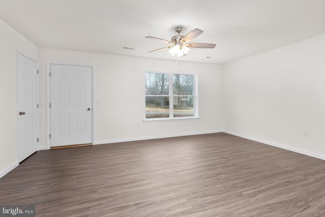 24 BREEZY HILL DR, Stafford, VA 22556