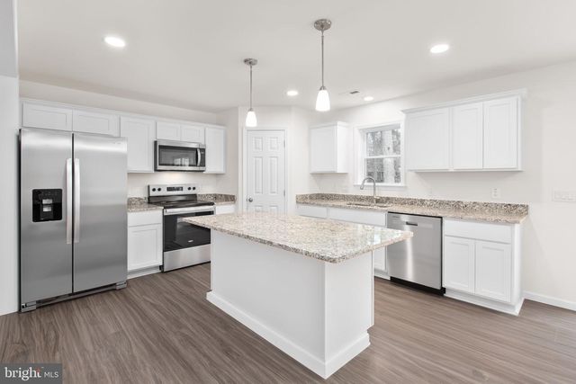 24 BREEZY HILL DR, Stafford, VA 22556