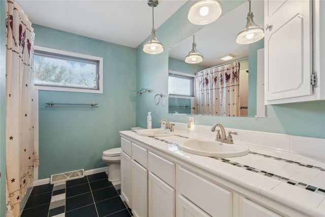 105 S 10th Street, Montezuma, IA 50171