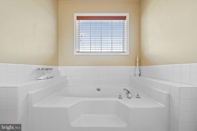 51 LUSITANO LN, Martinsburg, WV 25405