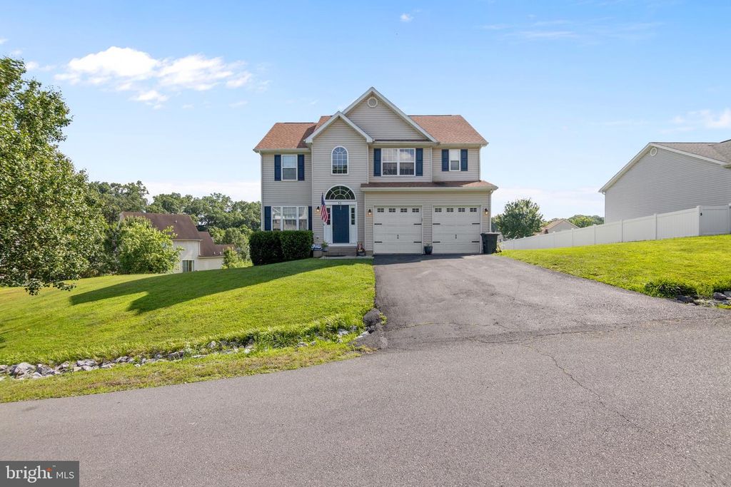 51 LUSITANO LN, Martinsburg, WV 25405