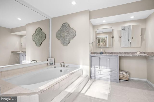 26 GLEN LAKE DR, Medford, NJ 08055